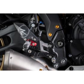 Pedane regolabili e poggiapiedi fisso per Yamaha r7